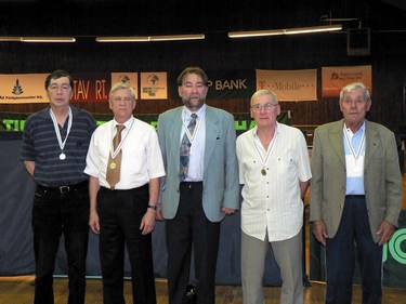 a 2009/10.vi II.osztly ezstrmesei, balrl: Pigler Jnos, Hahn Gyrgy, Vas Lajos, Ktsik Lszl s Mszros Istvn