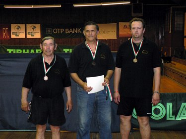 a 2009/10.vi I.osztly 1.csoport bronzrmesei, balrl: Gregn Bertalan, Kirly Attila s Nagy Tams