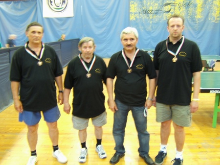 az I.osztly  2.csoport III.helyezettje, a Szigeti ISK I.csapata, balrl: Kirly Attila, Gregn Bertalan, Marlok Zoltn s Nagy Tams